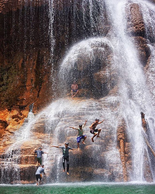 anggra1182's tweet photo. When nature gives you waterfalls, you jump into it!
.
📸 @angkelbay
📍 Tumburano Waterfall, Southeast Sulawesi
.
.
#wonderfulindonesia
#indtravel
#indonesiatourism
#visitindonesia
#genwi
#genwiSG2019
#singapore
#batam
#bintan
.
.
@indtravel @kemenpar https://t.co/LfLghHhdi8 https://t.co/zG5y9xQNZr