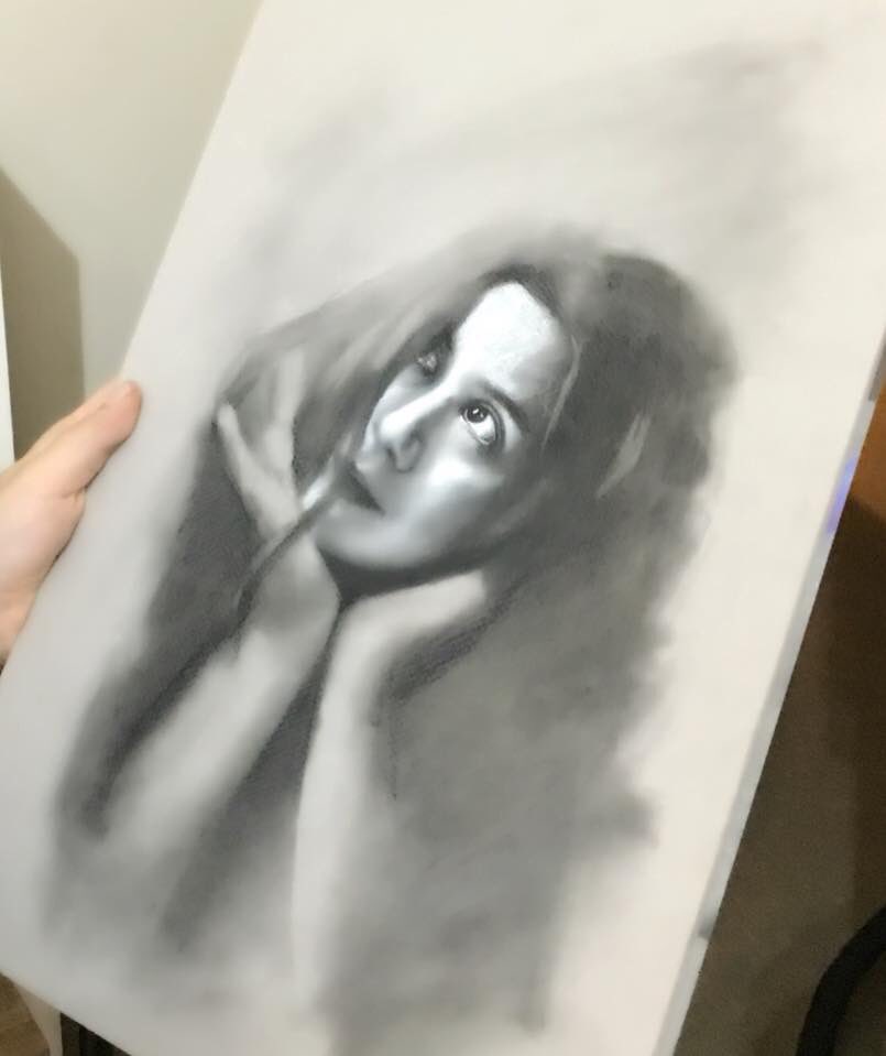 KapsVoula's tweet photo. Self portrait charcoal #art #artist #drawing #portrait #selfportrait https://t.co/5mxBUsDQMa