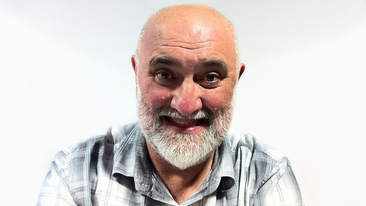 liverpool_etc's tweet photo. Happy birthday #AlexeiSayle - letโs revisit our #LiverpoolLessOrdinary gab with the alt Anfield iron ๐๐ผ๐
https://t.co/zhAvocbgpO https://t.co/WD5svuisJ0