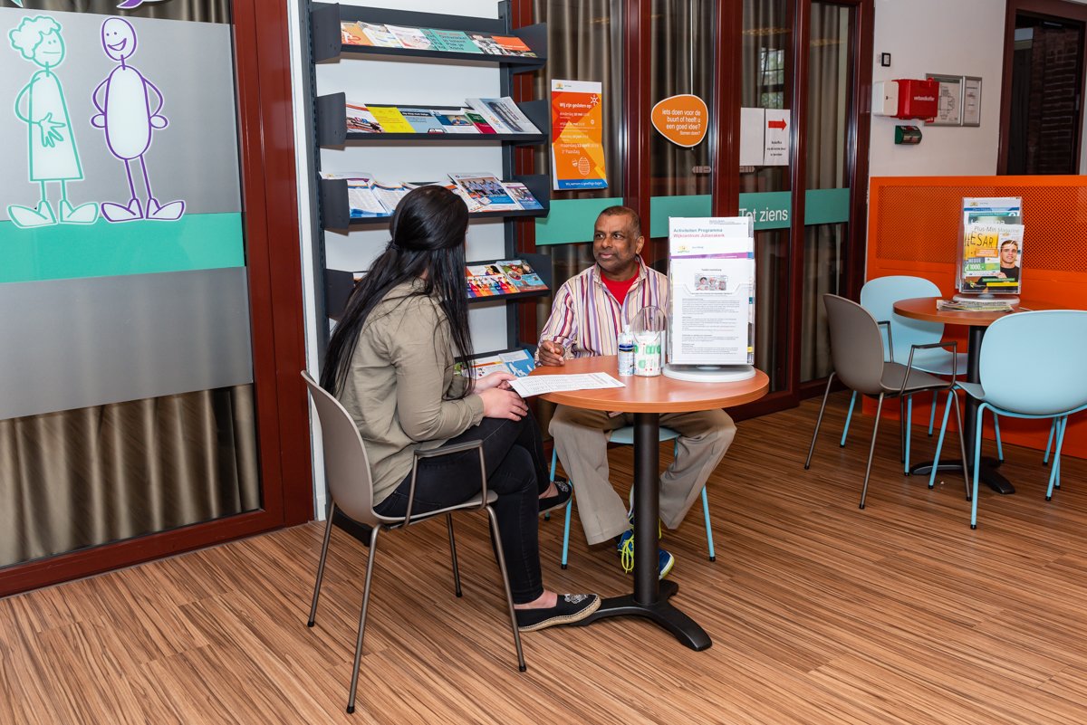 Als verschillende problemen zich opstapelen, weet je soms niet waar je moet beginnen. Ook is het vaak lastig om de weg te vinden bij alle instanties. De cliëntondersteuner helpt jou hierbij! #ondersteuning #meetellenenmeedoen #geldproblemen #eenzaamheid voorwelzijn.nl/nieuws/de-clie…