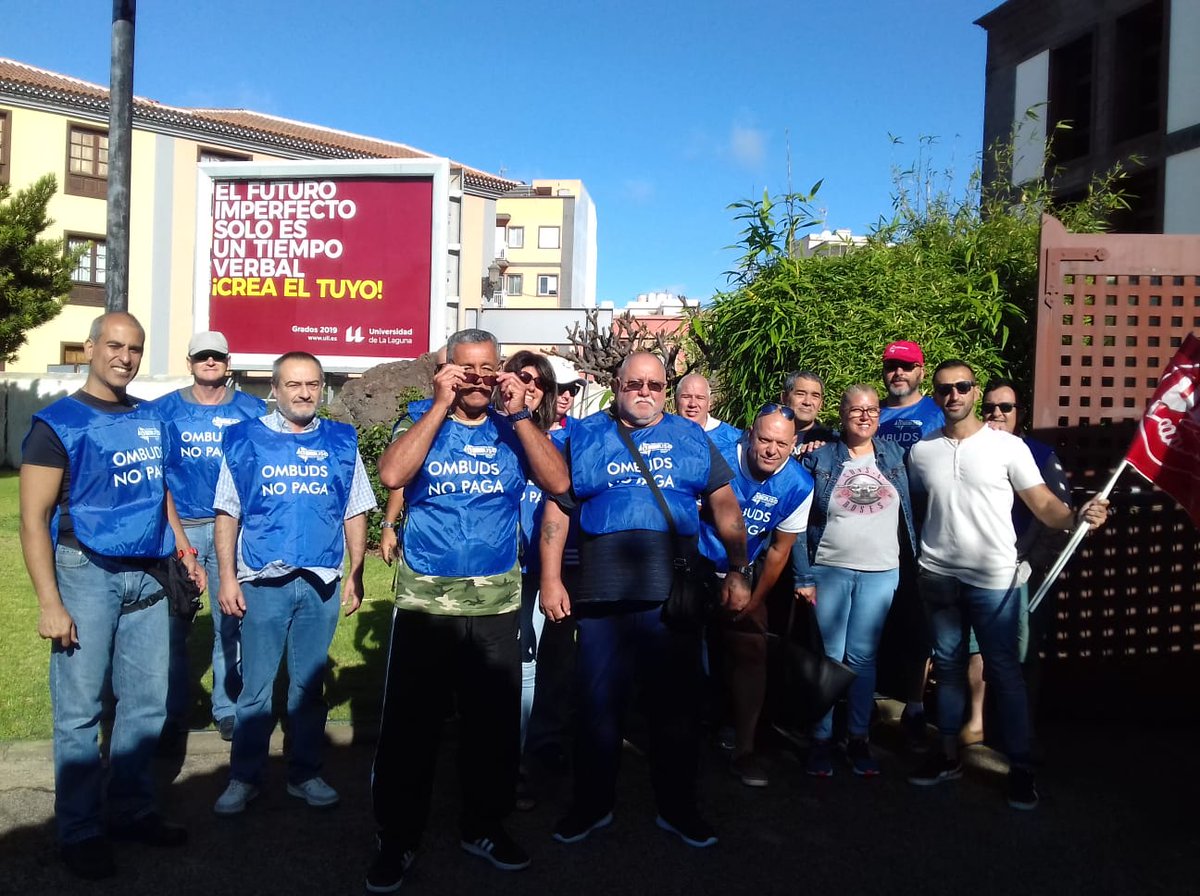 nomasprecario's tweet photo. Los y las vigiliantes de seguridad de la empresa OMBUDS siguen sin cobrar sus salarios.

Ahora mismo, concentrados por fuera del Rectorado de la Universidad de La Laguna @ULL 

Todo el apoyo. Basta de precariedad  ✊ https://t.co/bF5blsgrfL