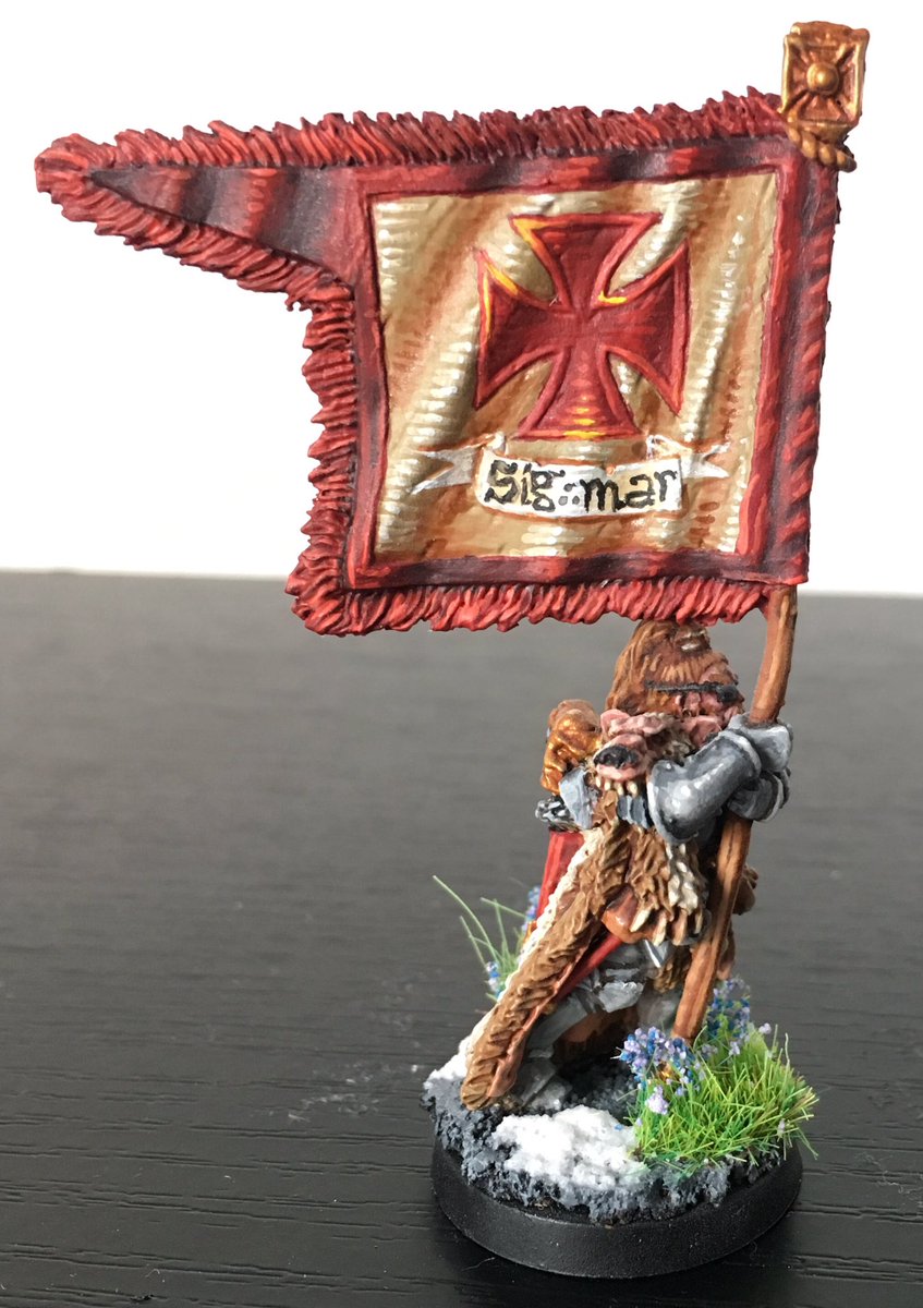 Rogiel1981's tweet photo. Closeup of the teutogen banner I finished yesterday. Tried a technique that should express woven cloth... #citiesofsigmar #ageofsigmar #warhammer https://t.co/46VXjBGTfT