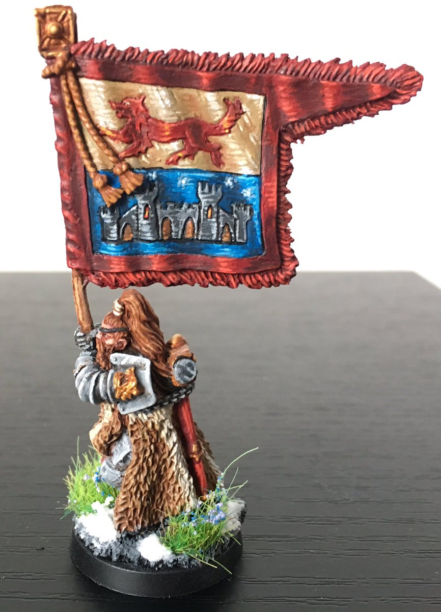 Rogiel1981's tweet photo. Closeup of the teutogen banner I finished yesterday. Tried a technique that should express woven cloth... #citiesofsigmar #ageofsigmar #warhammer https://t.co/46VXjBGTfT
