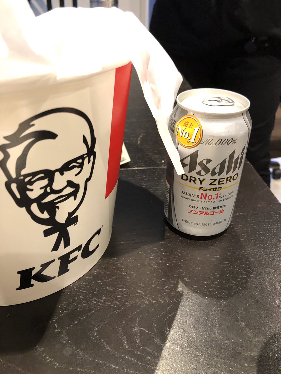 kosuke_tkhs's tweet photo. おぉ、カーネル・サンダースよ。
このクソ暑い夏にスタジオに篭りきりな私達@kamataro55 @yuichiroakaba に、研ぎ澄まされし聴力と漲る活力を与え給え。
#STUDIOK5 https://t.co/GMmFhir1ip