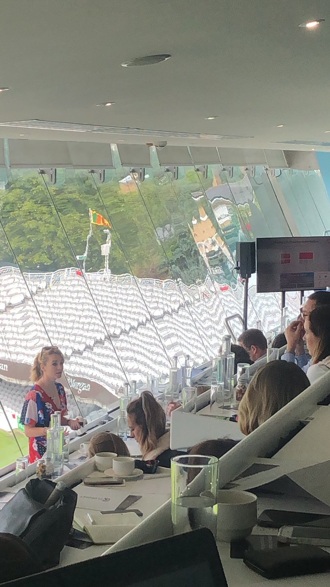 ElderEmoAimz's tweet photo. Another great speaker - Loving the Victoria Sponge analogy from Chelsea @ moveable ink #dotinspire #personalisation #moveableink https://t.co/0YC3vg8PNW