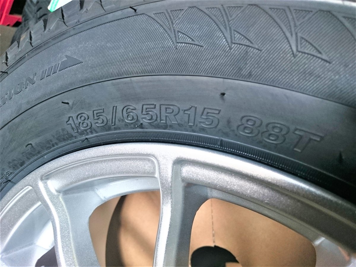 kazmax_tw's tweet photo. 綺麗なメタリックシルバー色のホイールセットです。
どんな車にも相性抜群のカラーです😆
タイヤはスタッドレス GOODRIDE SW618
タイヤパターンもしっかりしたタイヤです。
#冬タイヤ
#冬タイヤセット
#ホイールセット
#17インチ
#KAZMAX
#GOODRIDE https://t.co/U4uvdERTHZ