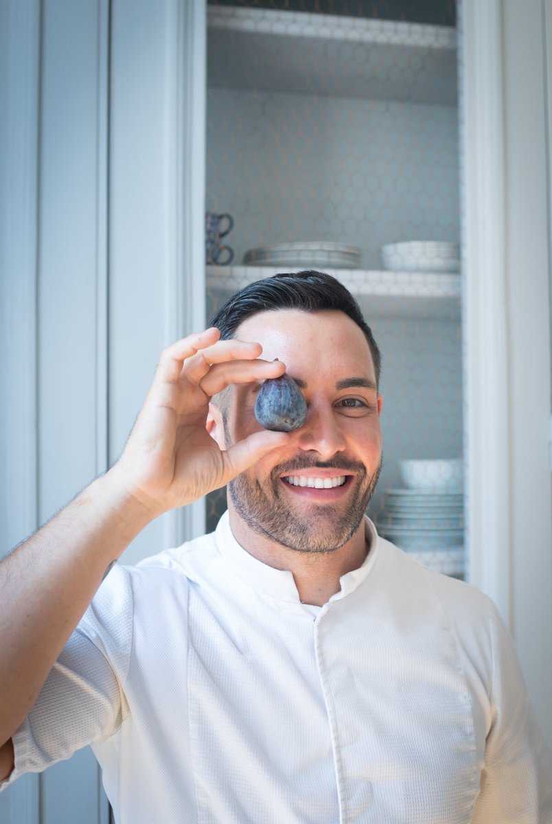 ChefValentin's tweet photo. Let’s have fun! Cooking is always fun when it’s your passion. Being a private chef is an honour and always a pleasure! I am at your service! Contact me if you need a private chef! #chefprive #chefvalentin #paris #gourmandversuslight https://t.co/MIUvRLUeUN