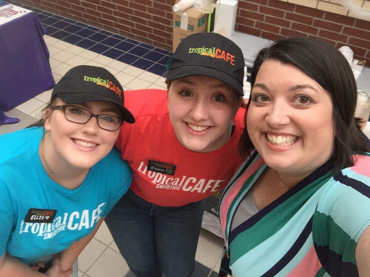RachelConstant's tweet photo. LOVED seeing my former third grade student and her sister today at the @HRMISD @McKinneyChamber New Teacher Breakfast! #prideinside2019 #presspride #mymisd https://t.co/58Jq7PnxYH