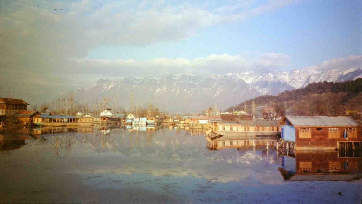 KumariRukshmani's tweet photo. Last pictures of my visit to #Kashmir in 2011. Pictures of Maj Aditya Singh and my son on 5th Nov 2011 after that day he never came back to us ! #KashmirHamaraHai https://t.co/8OBc3Mch3y