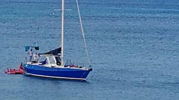 GiancarloDeRisi's tweet photo. #Migranti, intercettato dalla GC un veliero con 15 curdi e iracheni al largo del #CapodiLeuca. A bordo anche altre tre persone, due uomini e una donna di nazionalità ucraina e moldava, sospettati di essere gli #scafisti. I migranti sono apparsi tutti in buone condizioni https://t.co/9nEb8xFdSg
