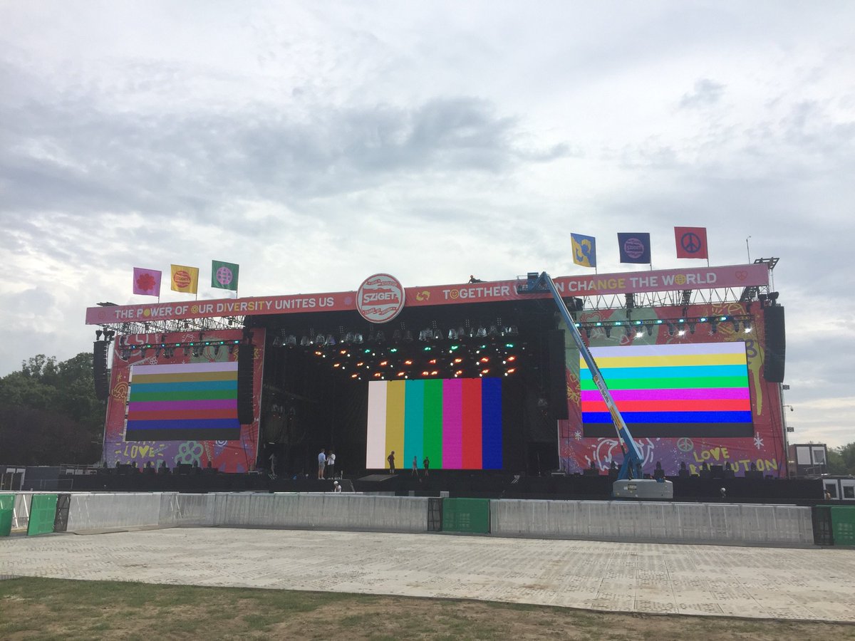 RefugeesCSEE's tweet photo. Hungary’s #SzigetFesztival begins today. Look for UNHCR @RefugeesCE at #TentWithoutBorders in the festival’s #GlobalVillage Movies #VirtualReality and real life #refugees to talk to. Open between 12PM-8PM every day https://t.co/DgU06MU2yG