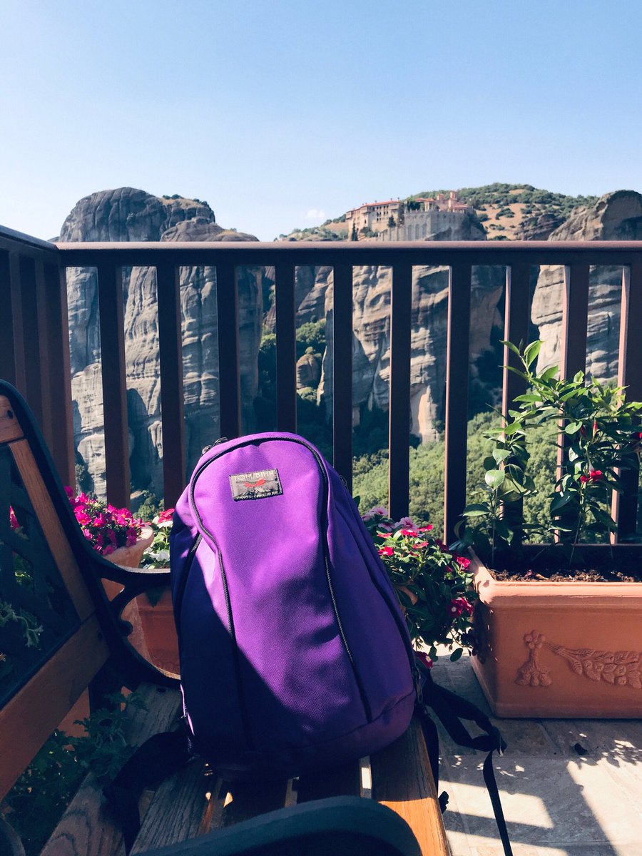 harayablu's tweet photo. Alpha Luminary hanging in the sky at Meteora, Greece (in the distance is Varlaam monastery; foreground is Roussanou nunnery) @tombihn https://t.co/NmuBtxmxh2