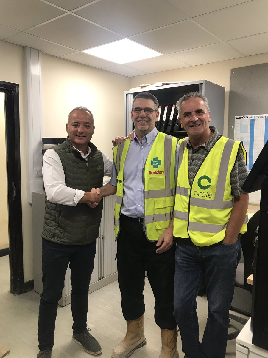 SeddonJonathan's tweet image. Delighted to present Neil with his 30 years @yourseddon long service award yesterday , top man . I also remember working with his father !!!!#age