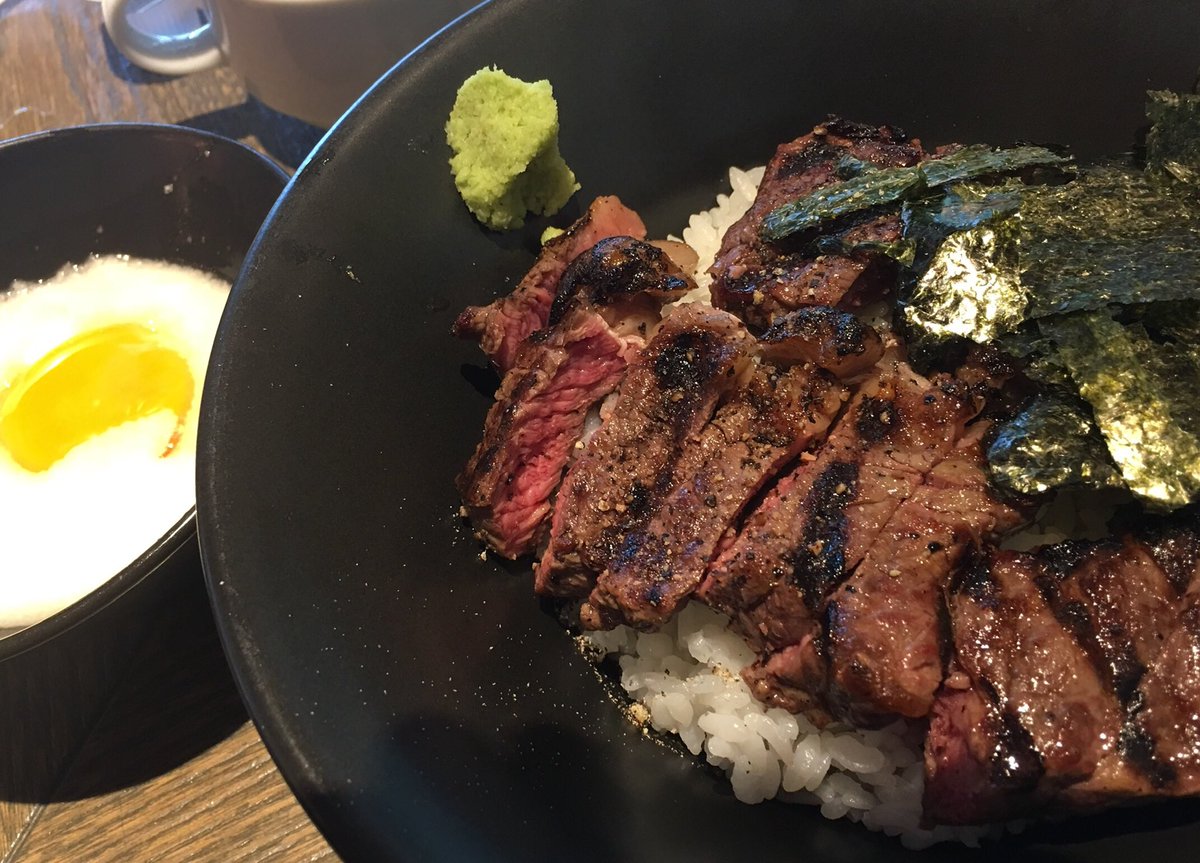 ysayo345's tweet photo. 昨日は久々に現場行く前にランチ🍴
ローストビーフ丼と迷ったあげく「とろろ付きのステーキ丼」に決定！
美味しかった😋 
8月、一つ目の仕事もひとまず終了！

さて、次の作品準備開始〜🤨 https://t.co/7Izz4WwXJK