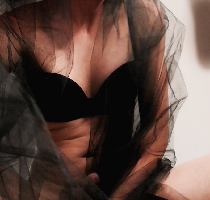 Trans bodies are beautiful. Trans bodies won't be erased!

#TransIsBeautiful #tgirl #transnaked https://t