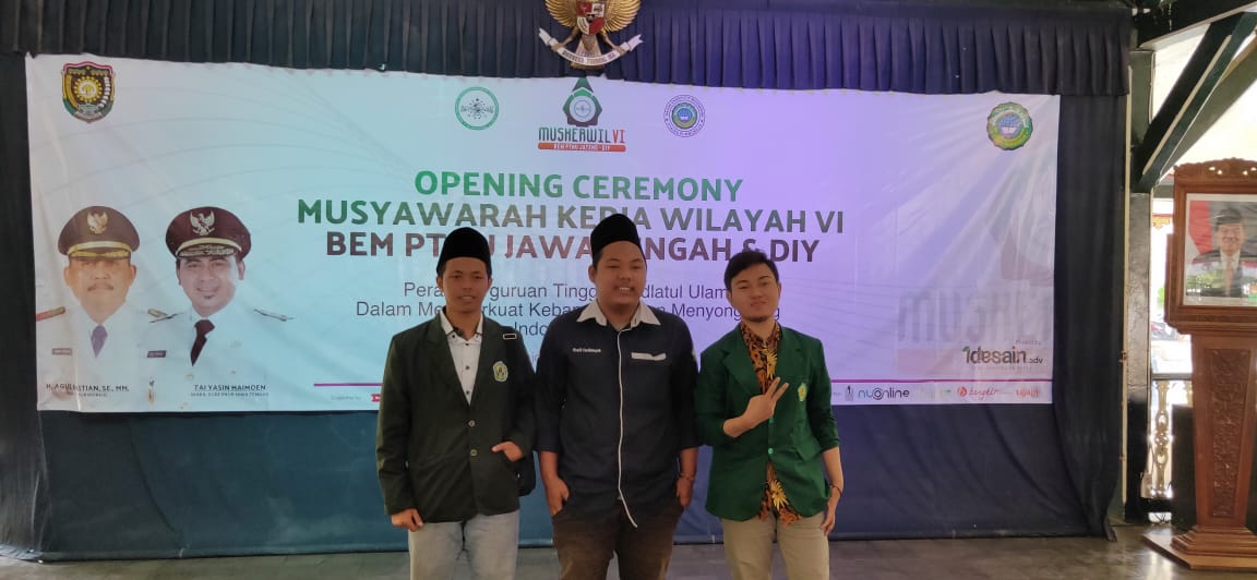 Demastaiwar's tweet photo. Opening Ceremony Musyawarah Kerja Wilayah VI BEM PTNU Jateng-DIY.
.
Pegang teguh NU, singkirkan radikalisme ✊✊✊
.
#demastaialanwar
#staialanwar
#bemptnu https://t.co/f5LUa2aBp5
