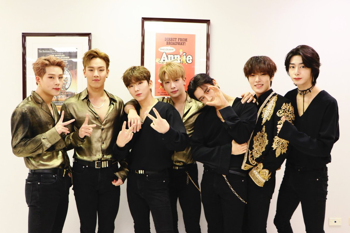 OfficialMONSTAX's tweet photo. [#MONSTA_X]  
2019 MONSTA X WORLD TOUR 
2019. 08. 06 TUE 
#WE_ARE_HERE in #CHICAGO

#MONSTAX #몬스타엑스
#WEAREHERETOUR https://t.co/zHkupJk7hP