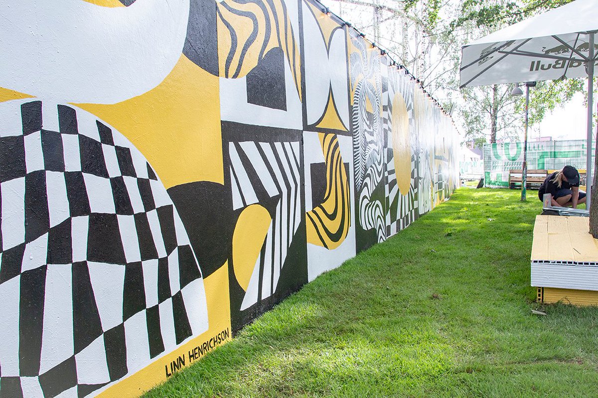 JanikeMa's tweet photo. @teknos_group on jälleen mukana Sustainable Flow -ohjelmassa rakentamassa visuaalisesti näyttävää Flow'ta. "Ylijäämämaalit sopivat hyvin @flowfestival :in kaltaiseen pop-up-tapahtumaan". Mikä on oma paras vinkkisi ylijäämämaalien hyödyntämiseen? https://t.co/8FtPPmOI0Z https://t.co/U4B0Ngs9Sp