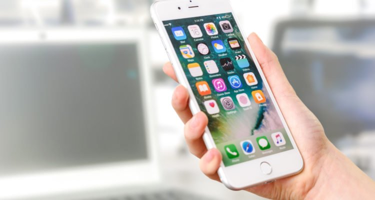 INFOSITIO's tweet photo. 81% de los chilenos cree que puede controlar su negocio desde un smartphone https://t.co/5YAGe7BLEv https://t.co/eSsTaYgMNu