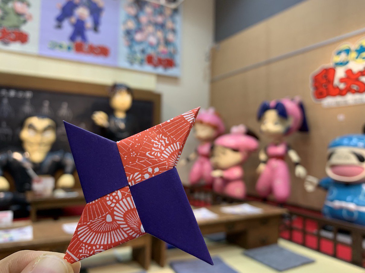 تويتر 東京工芸大学 杉並アニメーションミュージアム على تويتر 現在ミュージアムで好評開催中の アニメ忍たま乱太郎 展では折り紙による手裏剣作りが体験できます さらに今週土曜からの3日間は 忍たま乱太郎 動画トレースアニメワークショップ も大開催