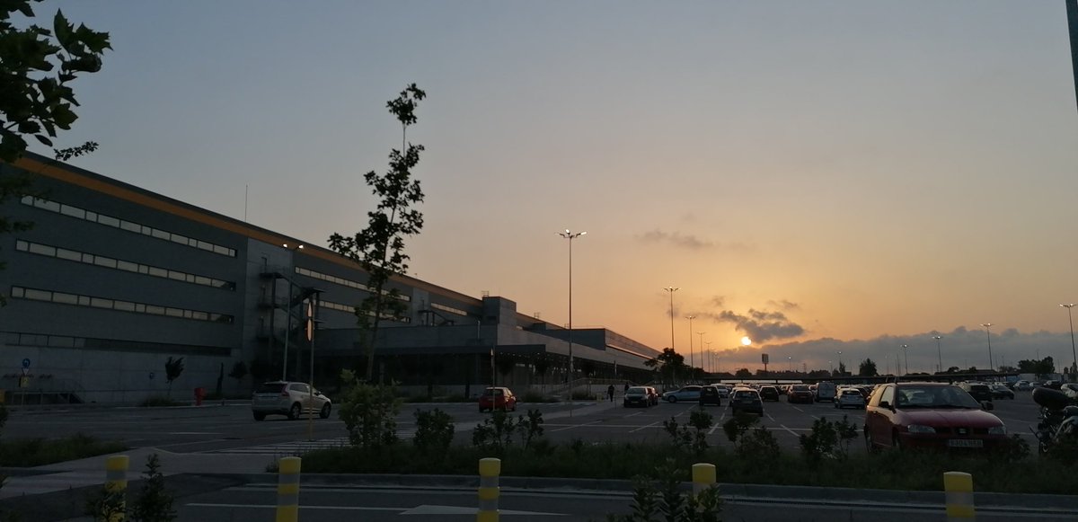 pedrollobet's tweet photo. Saliendo... #amazon #bcn1 https://t.co/c9dkyN0zaM