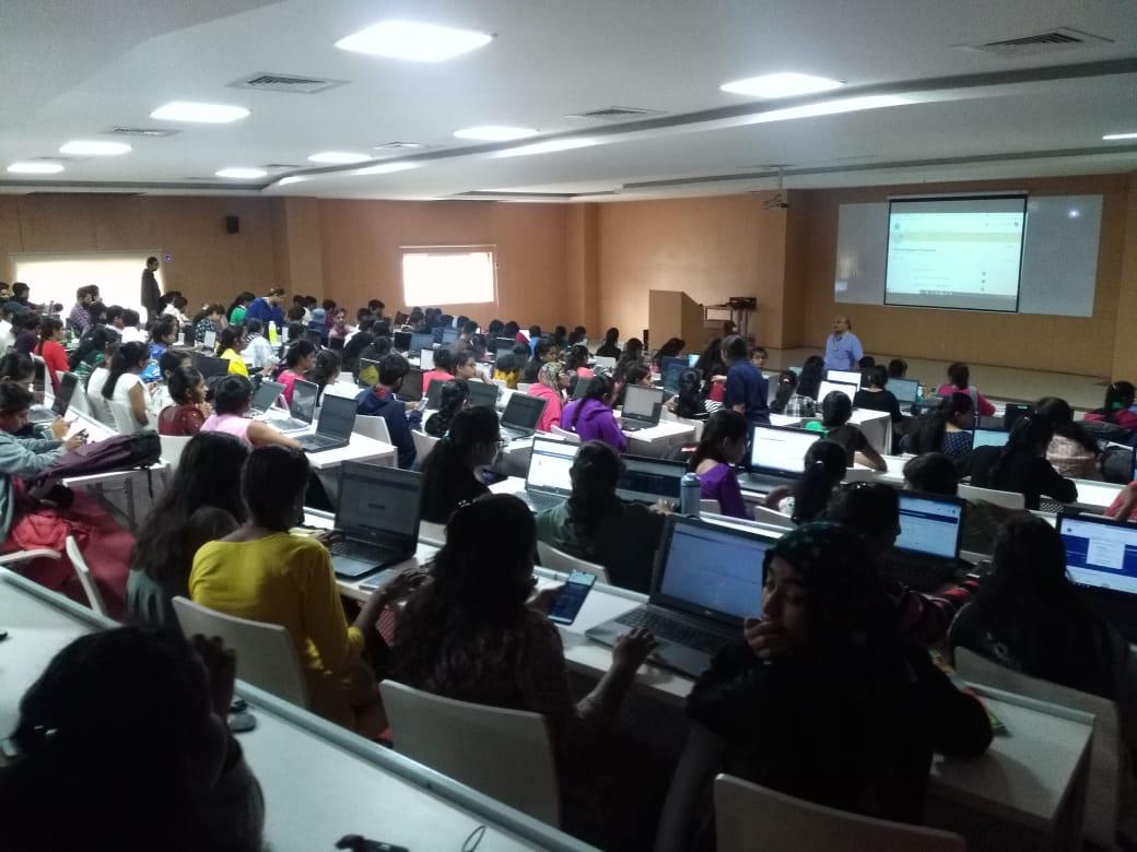 SirigowriNA's tweet image. Learning about Salesforce is so much Fun😍😍🙏 Huge crowd in East Point College of Engineering 😍😍
Students eager to know moaar about Salesforce
@amandabauman @ShirleneChow
@prakashhospet @sfdgblr @blrssdg @aitstudentgroup @trailhead @iKishorebt @Bhanz19