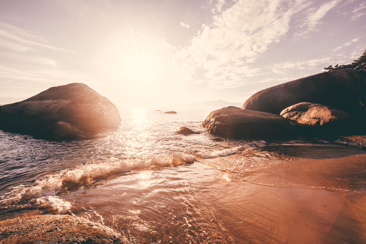TheWorldInAWknd's tweet photo. A light breeze, the soothing sounds of the rainforest, warm sand between your toes and not another soul in sight. We live for these lazy, sun-drenched days. Come &amp; discover our Honeymoon paradise with us: https://t.co/QqgvLEQPen
#VilaPedraMar #IlhaGrande #honeymoon https://t.co/eZtGaH39Cs