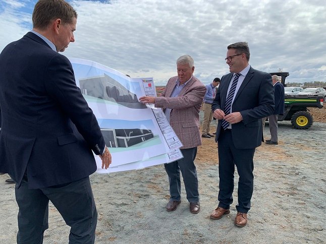 <a href="/WellcampAirport/">Toowoomba Wellcamp</a>  welcomed Minister for State Development <a href="/camerondickqld/">Cameron Dick</a>  today for the official turning of the first sod at the <a href="/Qantas/">Qantas</a> Group Pilot Academy. bit.ly/QantasPilotAca…
#fromtoowoombatotheworld #qantas #qantaspilotacademy #aviation #toowoombaregion <a href="/TRCMayor/">Paul Antonio</a>