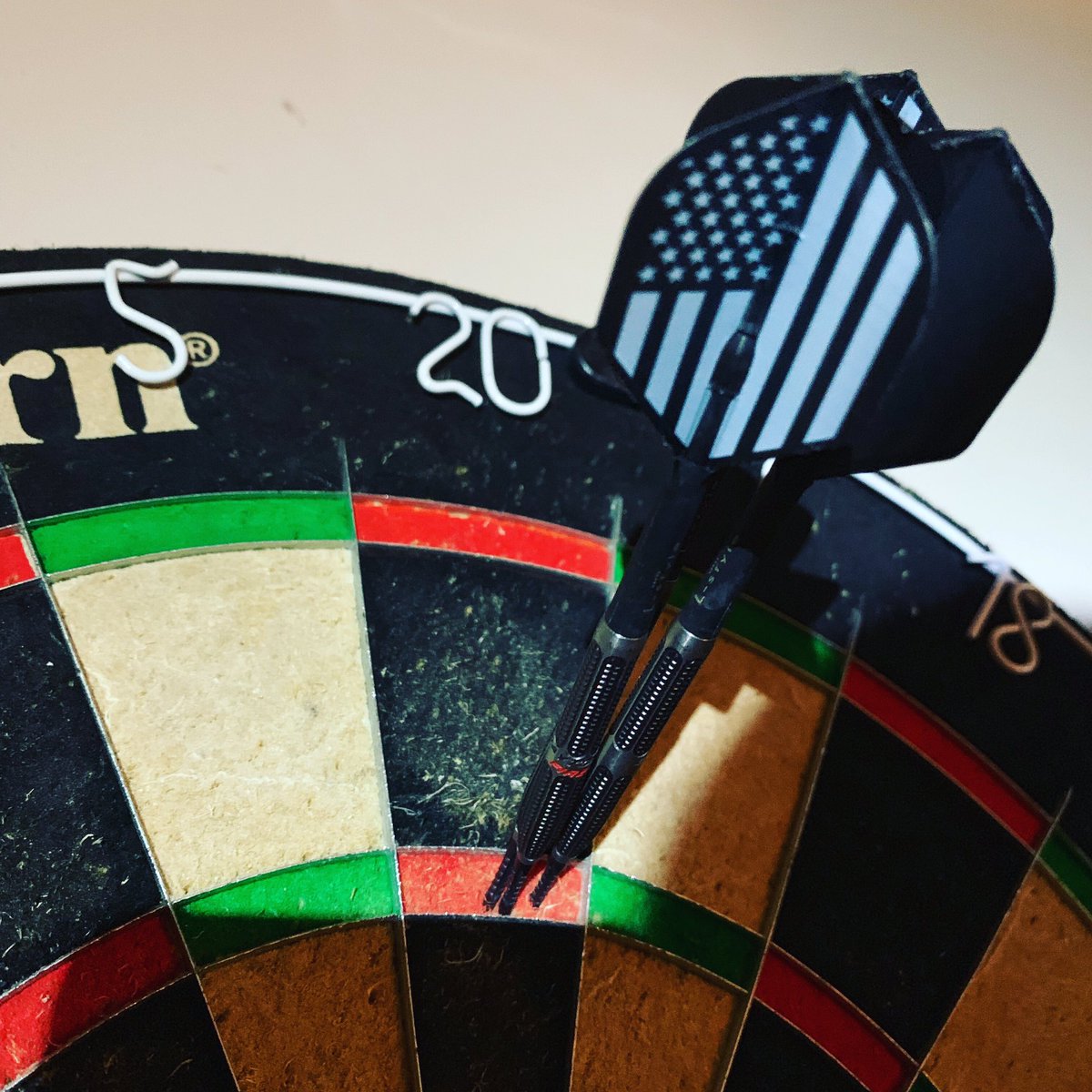 TheTitan180's tweet photo. @TargetDarts #targetdarts #daytonafire #22g #steeltipdarts #stormpoints #diamondpoints #elysian #darts #dartboard #dartsnutz #thetitan180 #ton80 #lstyle #carbonshafts #carbon #lstylecarbon #flagflights #lstyleusa #targetstormsurgepoints #surge #stormsurge #blacktips https://t.co/CgaR7pbWNH