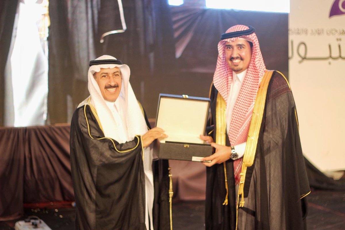 ATWISEID's tweet photo. تكريم #غرفة_تبوك الراعي لـ #مهرجان_الورد_والفاكهه  في الحفل الختامي من قبل أمانة منطقة #تبوك https://t.co/66LzTp3Pjt