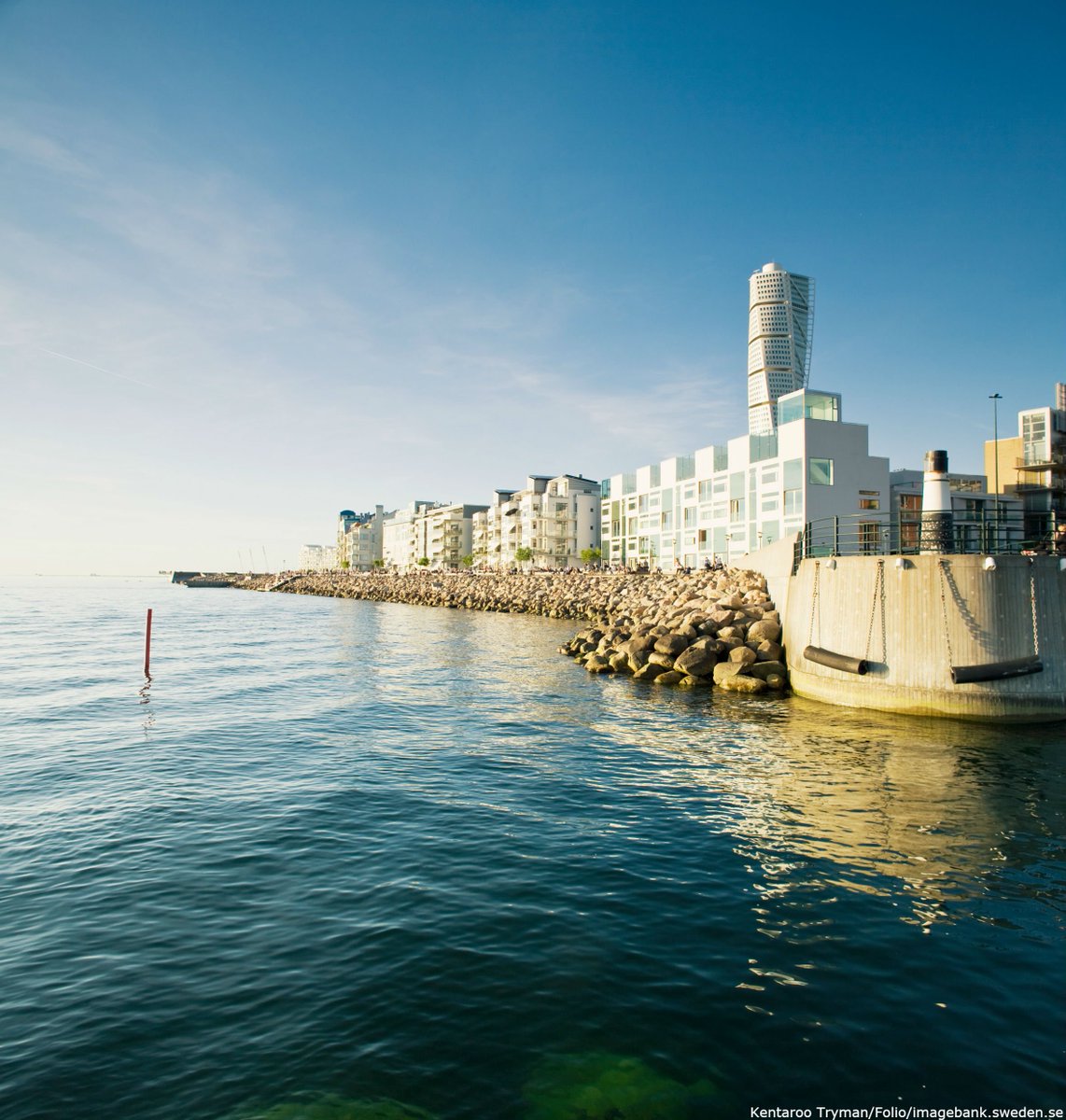 Good morning from Western Harbour in Malmö! Once a shipyard, now an attractive residential area. Often cited as Europe’s first carbon-neutral neighbourhood. #sustainability