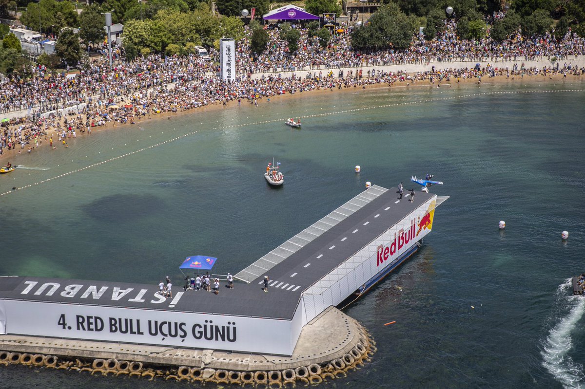 4. Red Bull Uçuş Günü İstanbul’u kanatlar altına aldı 🛫

Yaklaşık 200 bin seyircinin katılımı ile gerçekleşen bu keyifli organizasyonu başarı ile hayata geçirmenin mutluluğunu yaşıyoruz. 

<a href="/redbulltr/">Red Bull Türkiye</a> #RedBullUçuşGünü