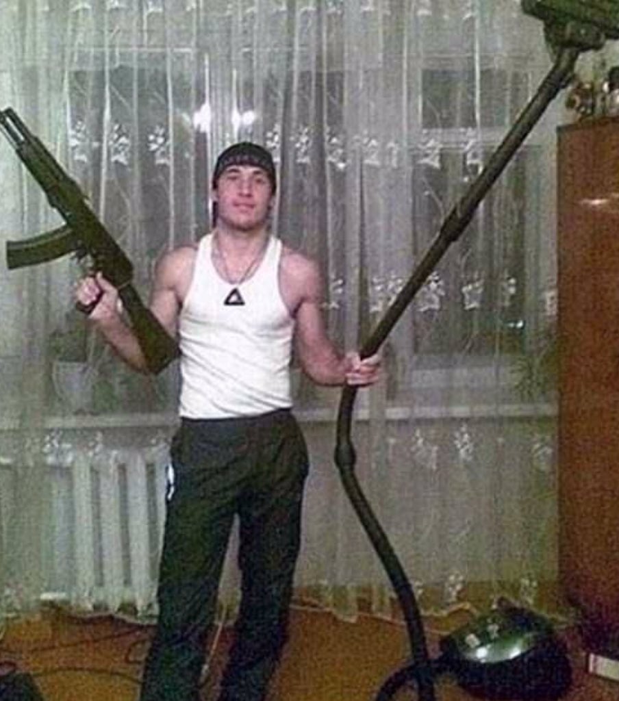 0pencarry's tweet photo. My cousin Sam before work #opencarry https://t.co/8Go0KTJ4L4