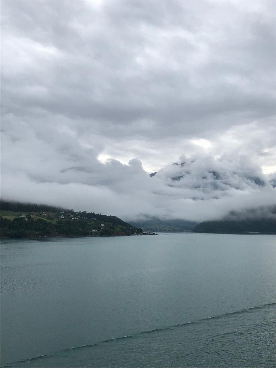 ⁦@ruthwignall⁩ ⁦<a href="/DerekTheWeather/">Derek Brockway - weatherman</a>⁩ approaching Olden in Norway cruising the fjords