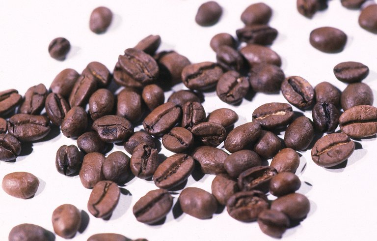 SallyBundockBBC's tweet photo. Good news for #coffee lovers, apparently it doesn’t ruin your sleep. A major new study suggests tea or coffee within 4 hours of bedtime has no impact. What is your experience? What keeps you awake? Get in touch #BBCBizLive - @BBCBenThompson and I will see you at 08:30 BST. https://t.co/3zrj7fzG8P
