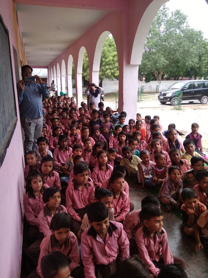DaburIndia's tweet photo. Food Safety and Standards Authority of India #FSSAI, along with #Dabur, conducted an awareness programme at Govt Junior School, Chauna, where #SNF #Mascots #MasterSehat and #MissSehat spread #awareness about safe and nutritious food.
#CSR #Superheroes #Nutritious #food https://t.co/1fyxlZgchv