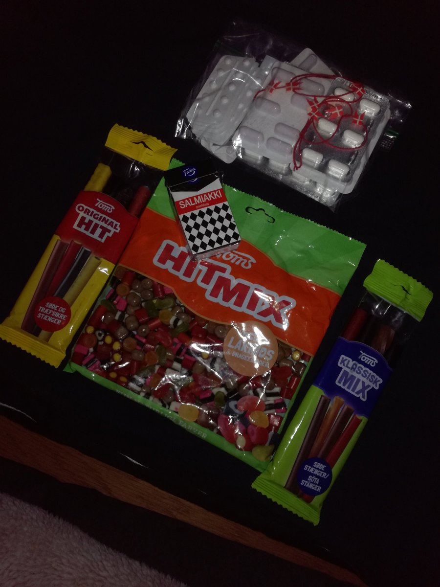 Hoyendk's tweet photo. I just received a package from my mother. 💜
The top part is to keep me alive, the bottom part is to keep me chubby and happy 😆
#mumisthebest #Mentalhealth #antidep #danishcandy https://t.co/okU5SSC7CC