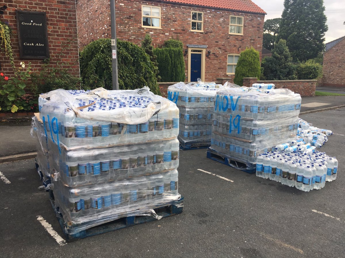 JRHorsley1's tweet photo. There’s emergency #water supplies in #WETWANG this morning - Thanks to @YorkshireWater 🤞🏻this issue gets sorted ASAP - please spread the word @WoldsWeekly ( there’s no water at #Fimber either! ) https://t.co/RrfjVLr0Wv