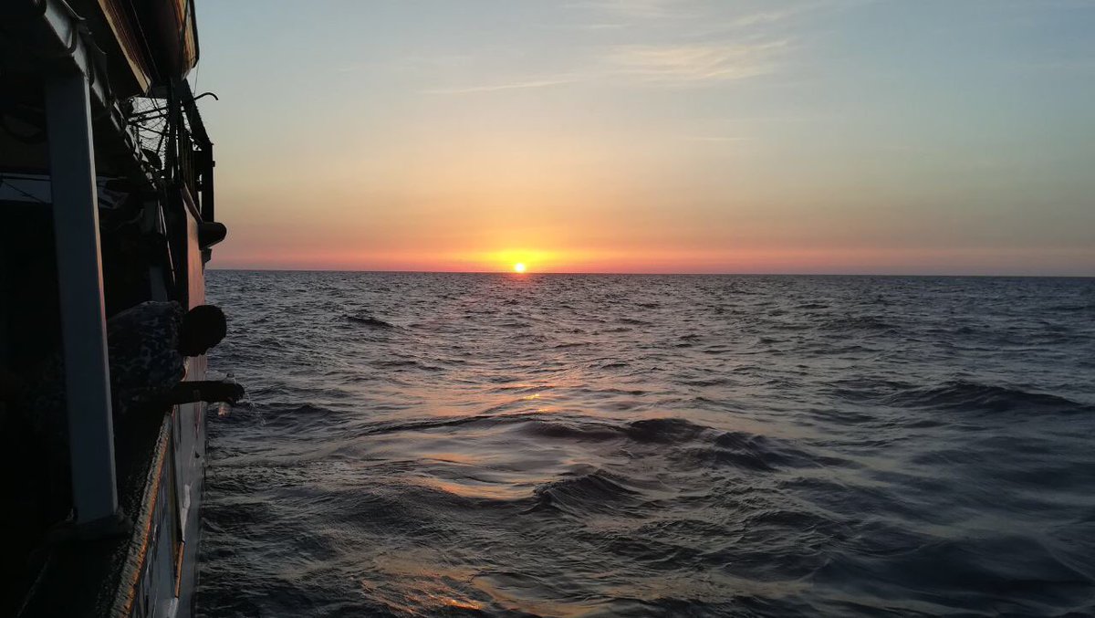openarms_fund's tweet image. Buenos días.
Sexto día a bordo del Open Arms
Sexto día sin un puerto seguro donde desembarcar.
Esta Europa inhumana sigue de vacaciones. #VergUEnza 
Ahora más que nunca, os necesitamos a nuestro lado. 
#antespresosquecomplices