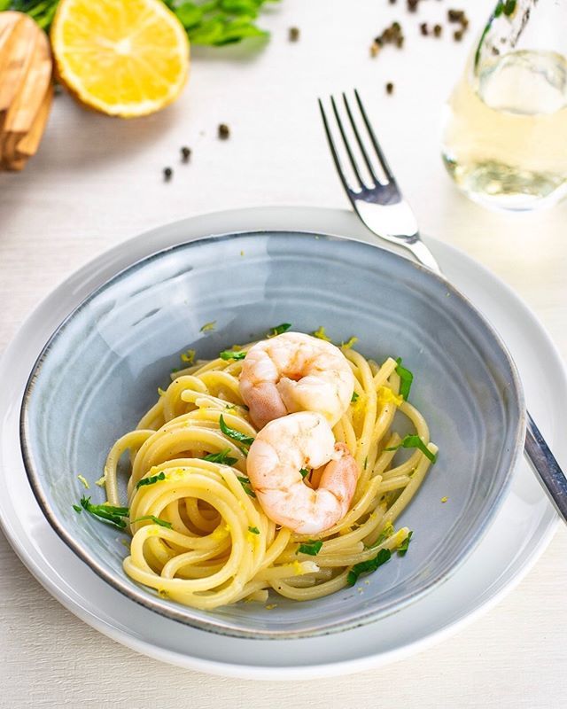 Tery_PeP's tweet photo. Buono, leggero, facile.
Il mantra dell’estate a tavola, giusto?
Spaghetti limone e gamberi 🦐 Ricetta sul blog 🦐
#spaghetti #ricetteestive #ricettefacili #ricettefacilieveloci #ricettadelgiorno #solocosebuone #ifpgallery #don_in_cucina #onthetable_… https://t.co/Pja0iSpJuA https://t.co/KsDau8UIwz