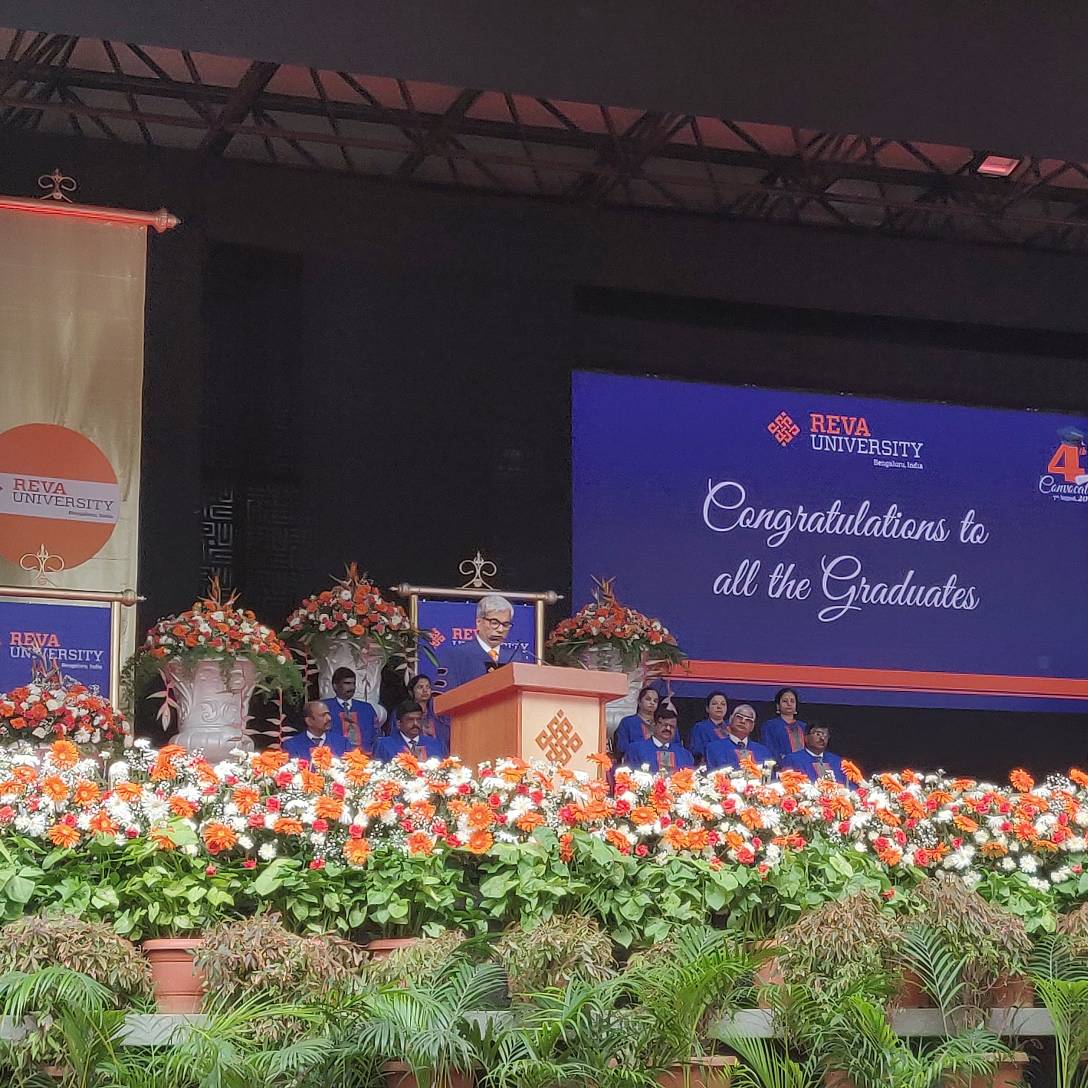 REVAUniversity's tweet photo. Hon’ble Chancellor of REVA University, Dr. P. Shyama Raju, addressing the audience at this auspicious event.
#REVAUniversity #Convocation #AnnualEvent #LifeAtREVA #Memories #StudentLife #ConvocationAddress #NewJourney https://t.co/W2Uuyz9Iu0