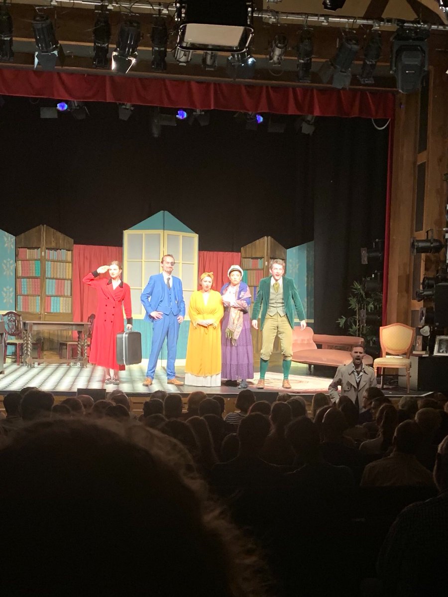 Trend_Tim's tweet photo. Another great show #murdershedidntwrite #edinburghfringe very well put together #greyfriarsbobby #edinburgh #royalyacht #ashes https://t.co/MTwcTpaqE3