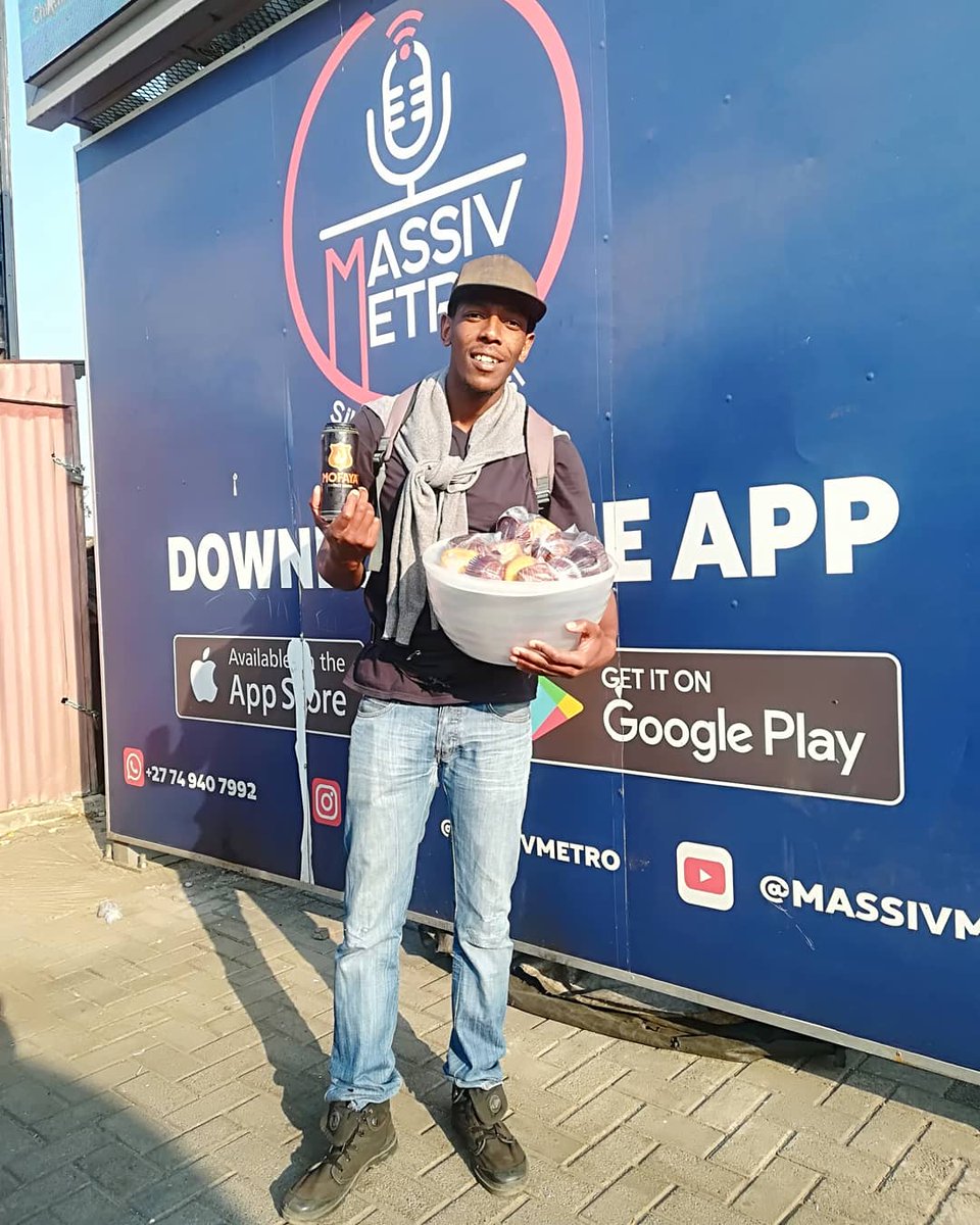 Mr_Moagi_Evans's tweet photo. Being at Sangweni Taxi Rank from 6am until 08h30am and a whole crate of 24 Mofaya is SOLD OUT!!!... To Friends and Family who saw me &amp; Bought Mofaya from me, I say "THANK YOU" &amp; am humbled by your support 🙏. Cc @djsbu
#Phez'kwabo
#Mofaya🔥
#SellOrSurrender https://t.co/BsqPKt6ePo