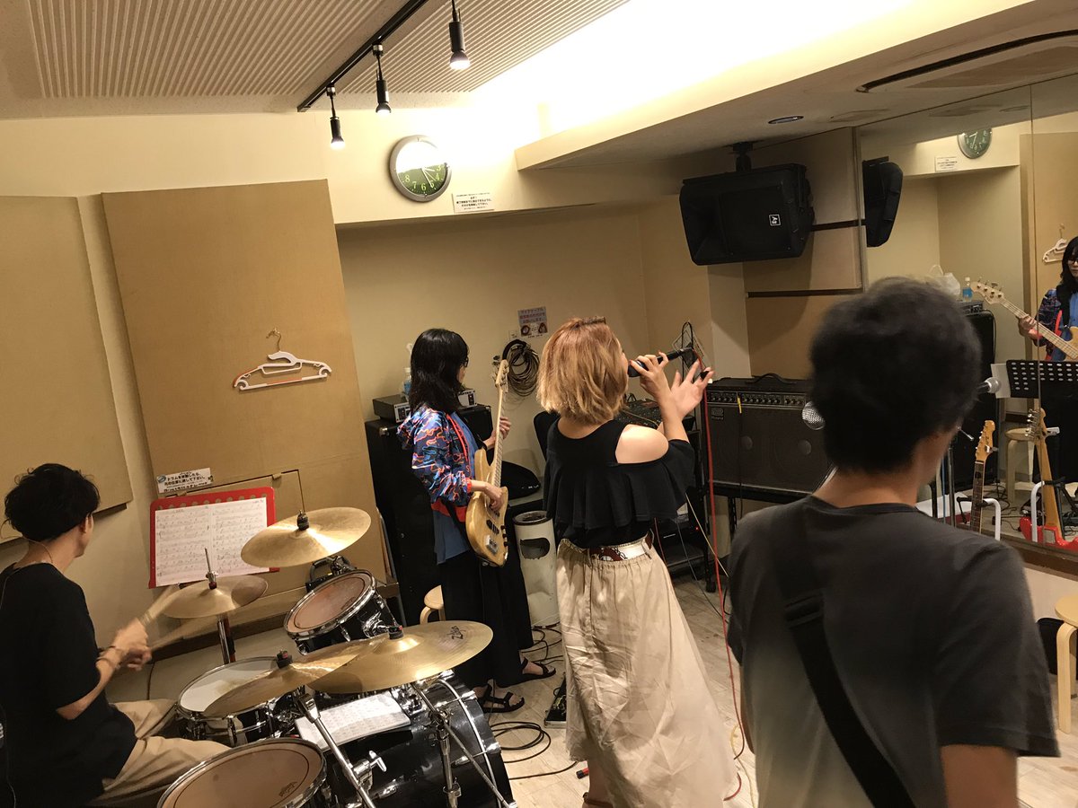 noshitan_PKS's tweet photo. 激アツリハーサルなう！
乃下バンドで歌う迫畠彩ちゃん、新鮮だよー😎🤟
リハからカッコ良い！
見れるのは明日っっ！

8/8(木)
宵・酔・良-yoi,yoi,yoi- vol.4
@赤坂ふらっとんカンティーナ
🕢o 19:30 s 20:00
🎫¥3,000+order

予約 yoyaku3434@gmail.com またはDM・リプにて💺 https://t.co/yk4uwTqack