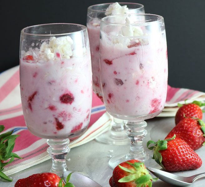 energisethrive's tweet photo. Who’s ever used aquafaba (chickpea water!) to make meringue?! 😜 Summer isn’t summer without Eton Mess, and it’s super easy to make vegan. Recipe #ontheblog
#aquafaba #vegandessert #veganbaking #eggreplacement #vegancream #veganfood #bakeoff #veganbakeoff #summerfruits https://t.co/jbq5eRnIf5