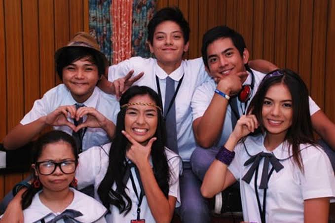 ZANDY23309026's tweet photo. Flex ko lng yung "Growing Up" miss kona kse si Ella at Patrick eh HAHAHAH😍😍👆💗 https://t.co/Hq7AvCCtIp