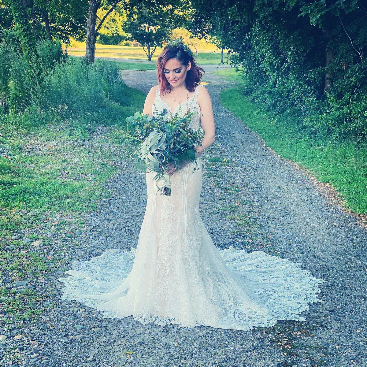 CteenDryer's tweet photo. I wanted to look like some kind of woodland unicorn fairy. Mission accomplished thanks to @VOWSbridal @robharmonsworld #petalsonpetals #martinaliana @callanphoto
#bostondparty #bride #vows #marriage #bridal #fairy #unicorn #love π·: @mattdeangelis22
πππ»: @robharmonsworld https://t.co/QvUE35xfCL