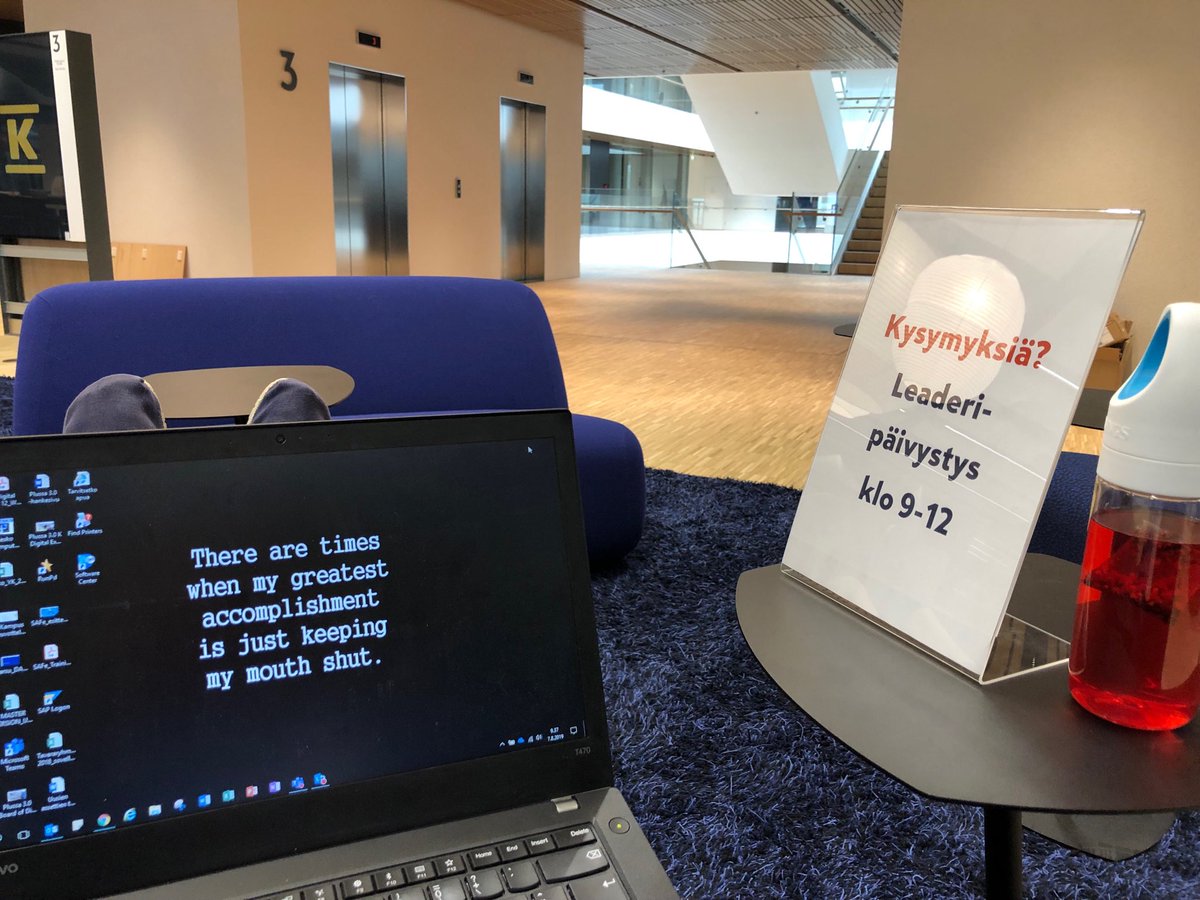 uheikkila's tweet photo. Missä asiakkaat - tällä päivystäjällä on tänään kovin lungi meininki. Arki taitaa rullata jo hyvin uusissa tiloissa! Tärkeää kai kuitenkin olla käytettävissä, tervetuloa vaan! #kysyminulta #kampuselämää #kwork ⁦@kryhma⁩ https://t.co/9HTe0XvMO6