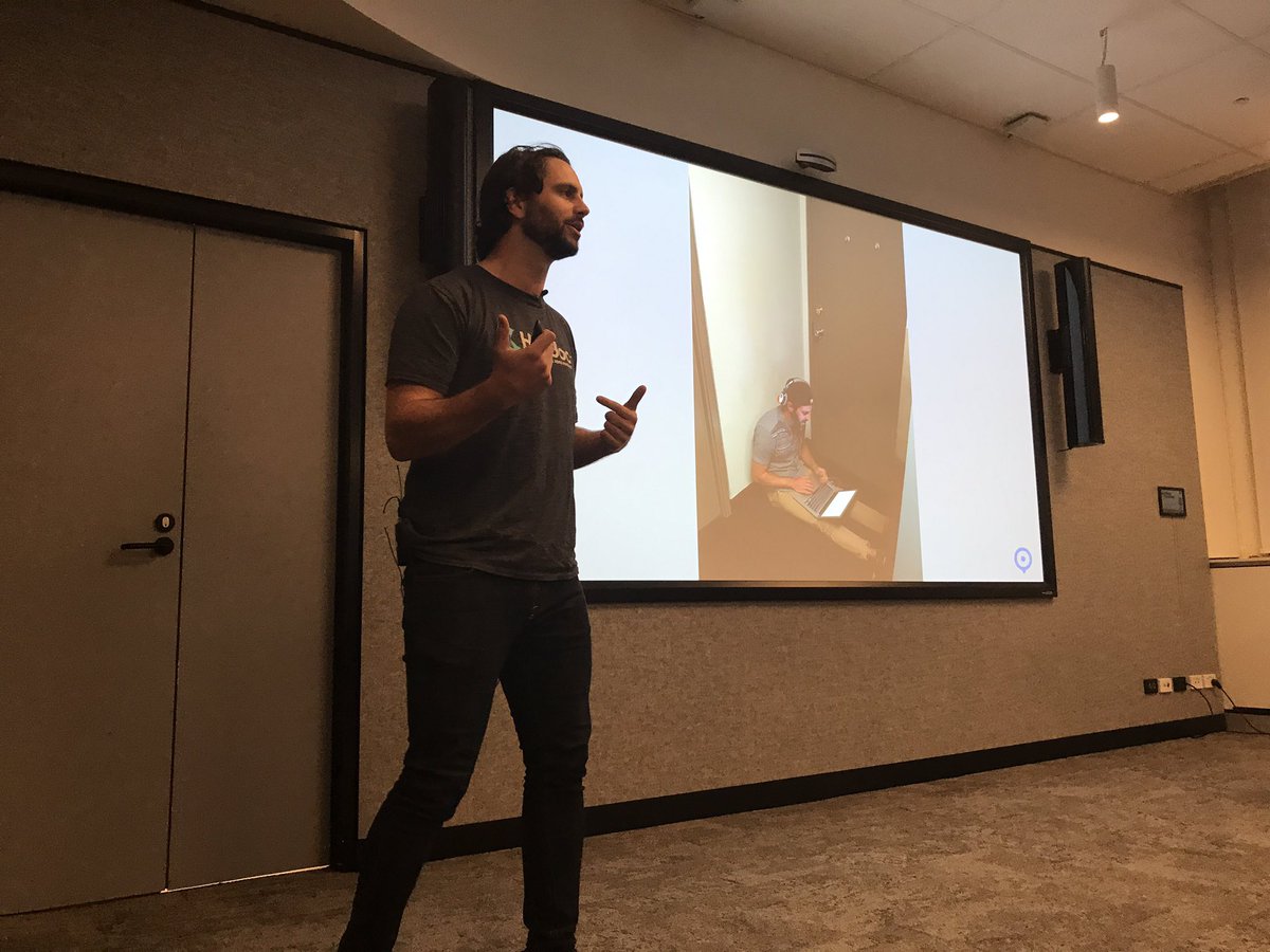 SamAlfordTweets's tweet photo. Matt Bunston sharing some insights re how to grow fast the HubDoc way at #XD19 (haven’t we all done a demo like this?!) https://t.co/kh038A46Cc