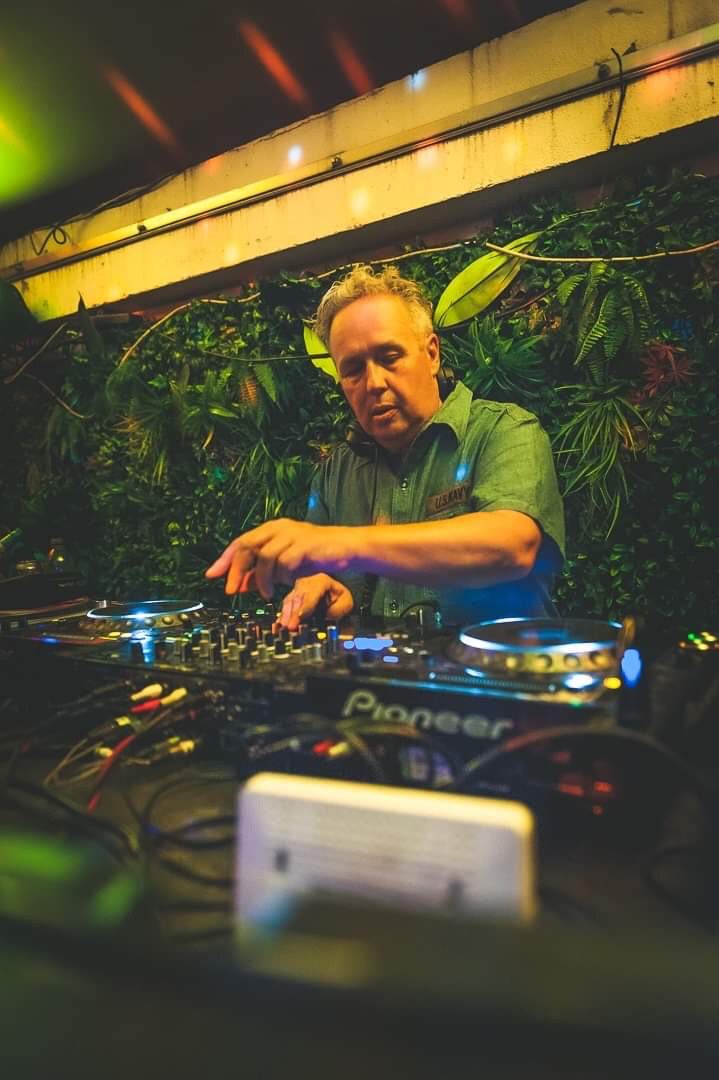 CeneMagazine's tweet photo. .@The_Sun_Deck #Margate to host #Solarwaves All Dayer with #House legend
@terrystuckshop
https://t.co/Go1cnhBYdX
@ricky_cox #techno #dj #boysown #acidhouse @PRICKIMAGE https://t.co/1ADYLZgoqs